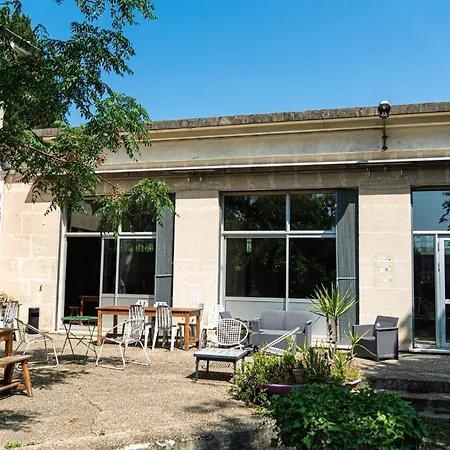 Auberge De Jeunesse Hi Arles Buitenkant foto