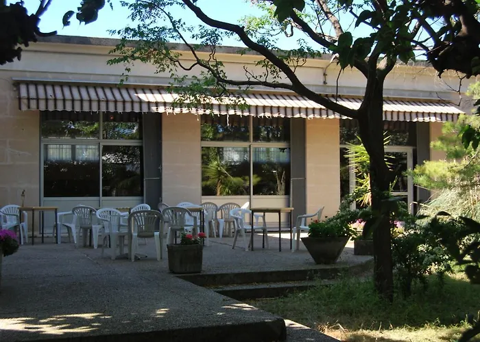 Auberge De Jeunesse Hi Arles
